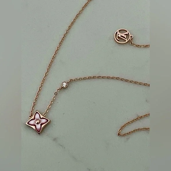 Louis Vuitton Color Blossom BB Mother Of Pearl Diamond Star Pendant in 18K RG - Picture 3 of 16